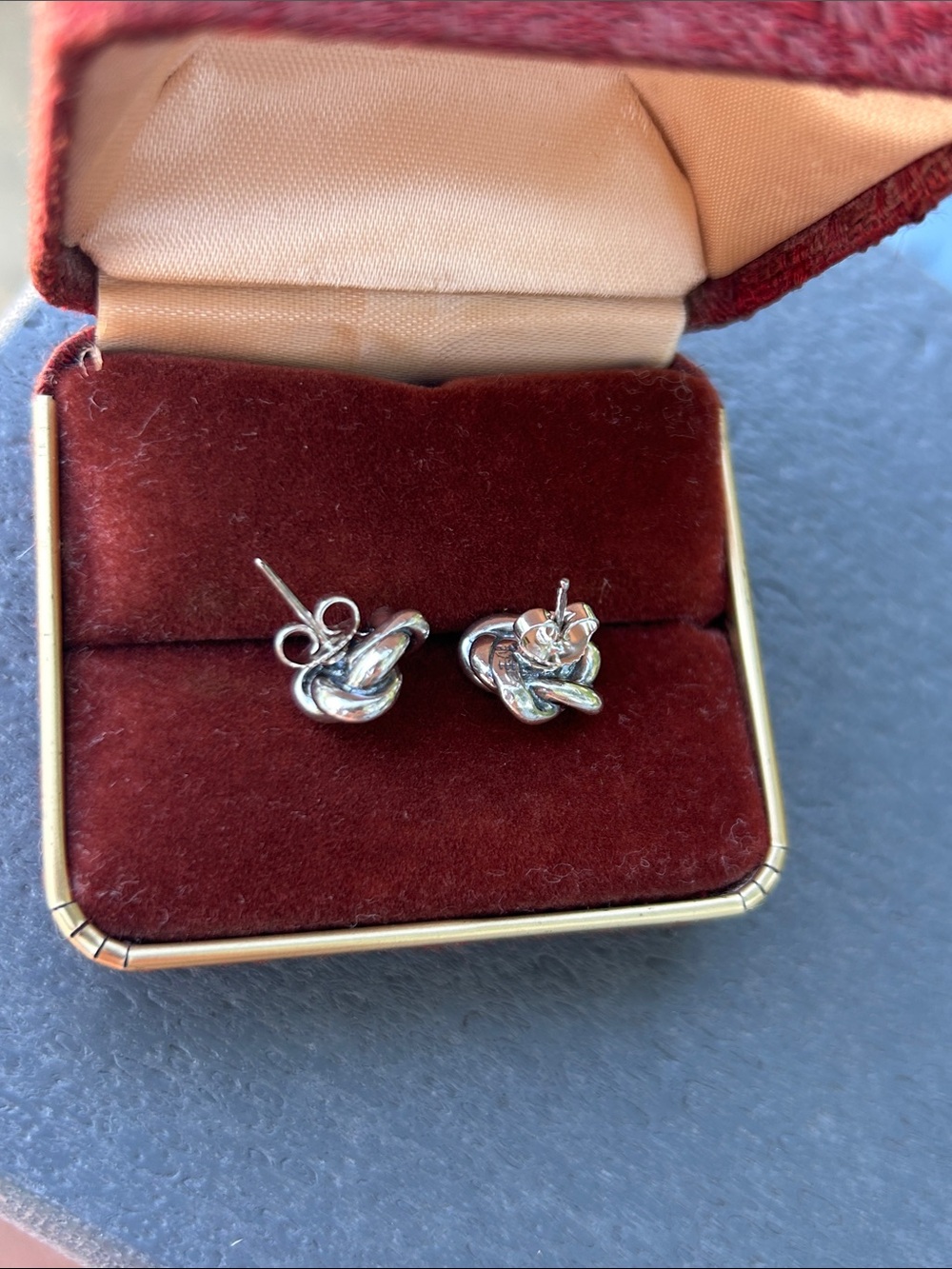 James Avery Silver Knot EARRINGS -RETIRED - Picture 4 of 4